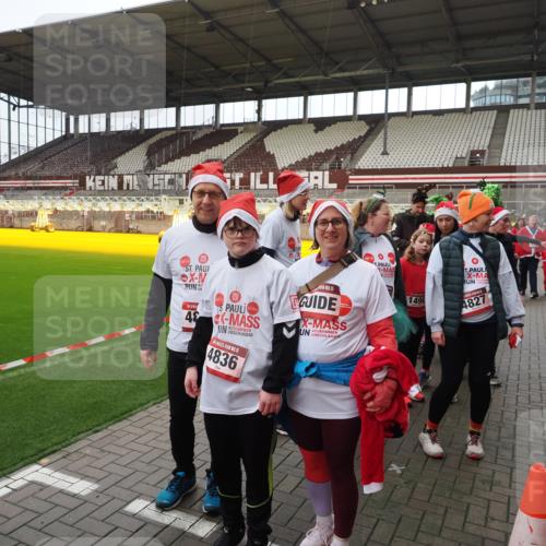 07.12.2025 - St. Pauli X-Mass-Run No. 15 Fabian Wolf http://msf.ph/oto/9425156 07.12.2025 12:11:40 Ziel 3758, 4163, 4165, 4166, 4167, 4168, 4268, 4270, 4278, 4279, 4714 meine-sportfotos.de