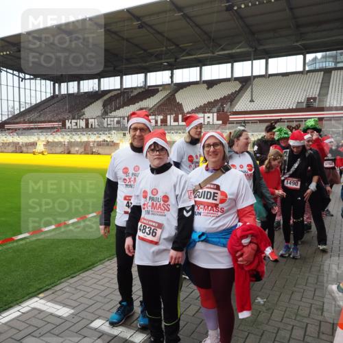 07.12.2025 - St. Pauli X-Mass-Run No. 15 Fabian Wolf http://msf.ph/oto/9425158 07.12.2025 12:11:41 Ziel 3758, 4163, 4165, 4166, 4167, 4168, 4268, 4270, 4278, 4279, 4714 meine-sportfotos.de