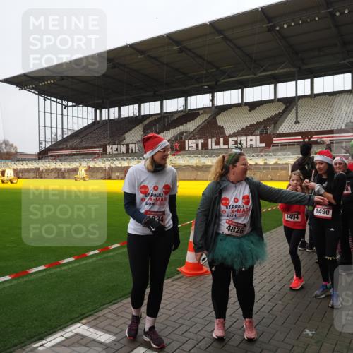 07.12.2025 - St. Pauli X-Mass-Run No. 15 Fabian Wolf http://msf.ph/oto/9425163 07.12.2025 12:11:45 Ziel 3974, 3979, 4163, 4165, 4166, 4167, 4168, 4268, 4270, 4278, 4279, 4288, 4289, 4308, 4714 meine-sportfotos.de