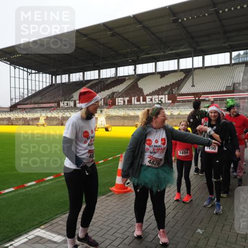 07.12.2025 - St. Pauli X-Mass-Run No. 15 Fabian Wolf http://msf.ph/oto/9425164 07.12.2025 12:11:46 Ziel 1452, 3974, 3979, 4163, 4165, 4166, 4167, 4168, 4268, 4270, 4278, 4279, 4288, 4289, 4308, 4714 meine-sportfotos.de