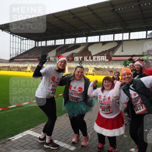 07.12.2025 - St. Pauli X-Mass-Run No. 15 Fabian Wolf http://msf.ph/oto/9425165 07.12.2025 12:11:51 Ziel 1452, 3974, 3979, 4163, 4165, 4166, 4167, 4168, 4268, 4270, 4278, 4279, 4288, 4289, 4308, 4714 meine-sportfotos.de