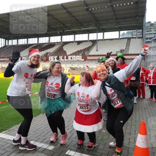 07.12.2025 - St. Pauli X-Mass-Run No. 15 Fabian Wolf http://msf.ph/oto/9425169 07.12.2025 12:11:52 Ziel 1452, 3974, 3979, 4163, 4165, 4166, 4167, 4168, 4268, 4270, 4278, 4279, 4288, 4289, 4308, 4714 meine-sportfotos.de