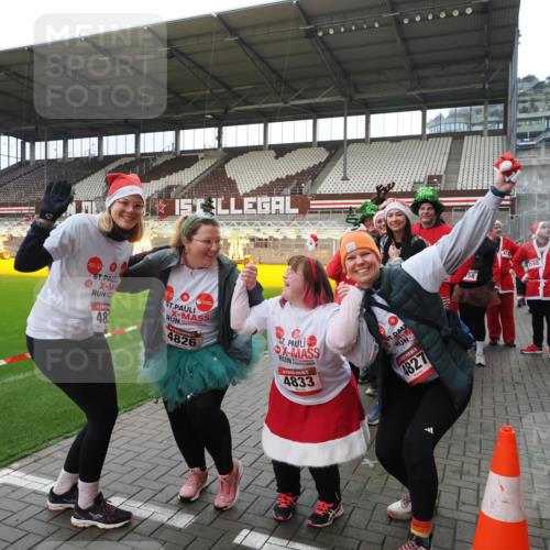 07.12.2025 - St. Pauli X-Mass-Run No. 15 Fabian Wolf http://msf.ph/oto/9425170 07.12.2025 12:11:52 Ziel 1452, 3974, 3979, 4163, 4165, 4166, 4167, 4168, 4268, 4270, 4278, 4279, 4288, 4289, 4308, 4714 meine-sportfotos.de