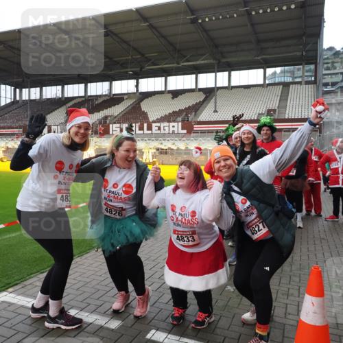 07.12.2025 - St. Pauli X-Mass-Run No. 15 Fabian Wolf http://msf.ph/oto/9425171 07.12.2025 12:11:52 Ziel 1452, 3974, 3979, 4163, 4165, 4166, 4167, 4168, 4268, 4270, 4278, 4279, 4288, 4289, 4308, 4714 meine-sportfotos.de