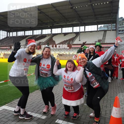 07.12.2025 - St. Pauli X-Mass-Run No. 15 Fabian Wolf http://msf.ph/oto/9425174 07.12.2025 12:11:53 Ziel 1452, 3974, 3979, 4163, 4165, 4166, 4167, 4168, 4268, 4270, 4278, 4279, 4288, 4289, 4308, 4714 meine-sportfotos.de