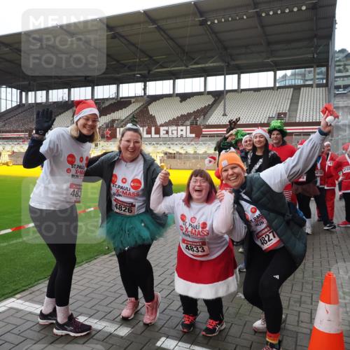 07.12.2025 - St. Pauli X-Mass-Run No. 15 Fabian Wolf http://msf.ph/oto/9425175 07.12.2025 12:11:53 Ziel 1452, 3974, 3979, 4163, 4165, 4166, 4167, 4168, 4268, 4270, 4278, 4279, 4288, 4289, 4308, 4714 meine-sportfotos.de