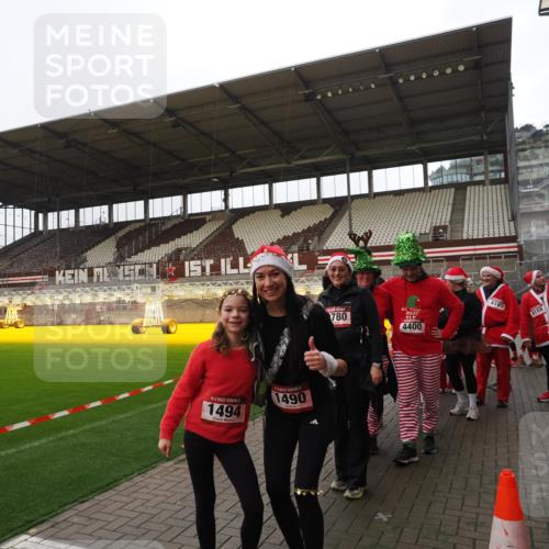 07.12.2025 - St. Pauli X-Mass-Run No. 15 Fabian Wolf http://msf.ph/oto/9425177 07.12.2025 12:11:58 Ziel 1452, 3974, 3979, 4288, 4289, 4308, 4714 meine-sportfotos.de