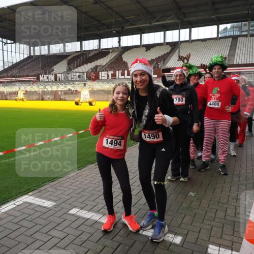 07.12.2025 - St. Pauli X-Mass-Run No. 15 Fabian Wolf http://msf.ph/oto/9425179 07.12.2025 12:12:00 Ziel 1452, 3974, 3979, 4288, 4289, 4308, 4714 meine-sportfotos.de