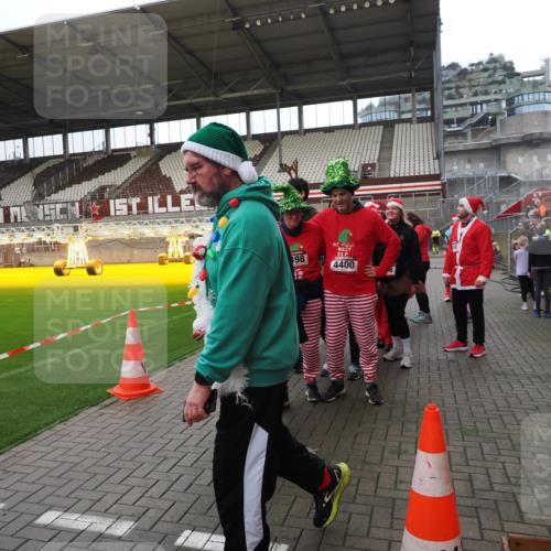 07.12.2025 - St. Pauli X-Mass-Run No. 15 Fabian Wolf http://msf.ph/oto/9425181 07.12.2025 12:12:03 Ziel 1452, 3974, 4288, 4289, 4308 meine-sportfotos.de