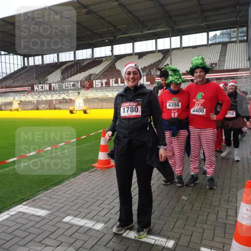 07.12.2025 - St. Pauli X-Mass-Run No. 15 Fabian Wolf http://msf.ph/oto/9425182 07.12.2025 12:12:04 Ziel 1452, 4288, 4289, 4308 meine-sportfotos.de