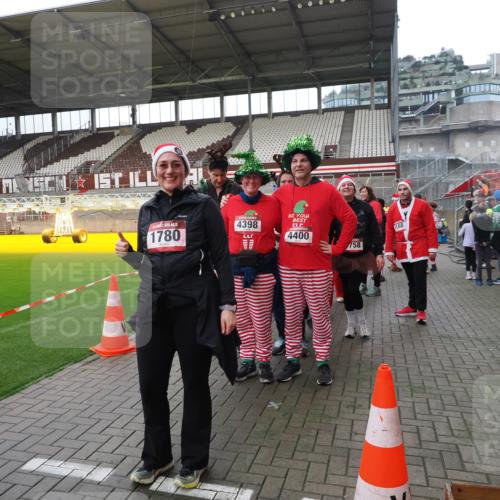 07.12.2025 - St. Pauli X-Mass-Run No. 15 Fabian Wolf http://msf.ph/oto/9425183 07.12.2025 12:12:05 Ziel 1452, 4288, 4289, 4308 meine-sportfotos.de