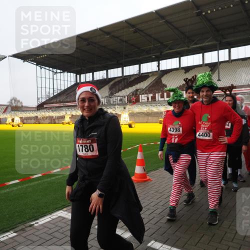 07.12.2025 - St. Pauli X-Mass-Run No. 15 Fabian Wolf http://msf.ph/oto/9425185 07.12.2025 12:12:08 Ziel 1033 meine-sportfotos.de