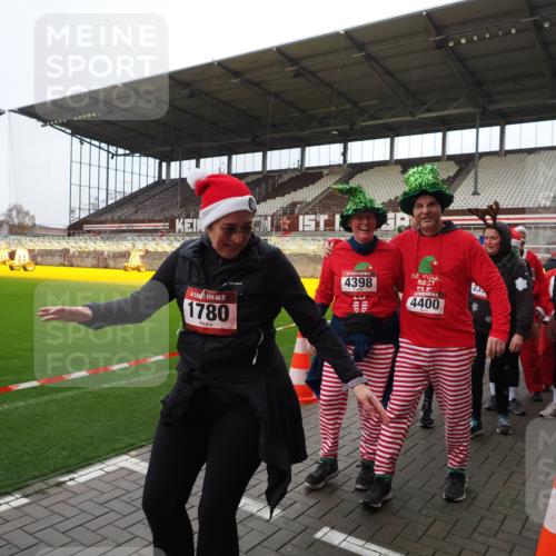 07.12.2025 - St. Pauli X-Mass-Run No. 15 Fabian Wolf http://msf.ph/oto/9425186 07.12.2025 12:12:08 Ziel 1033 meine-sportfotos.de