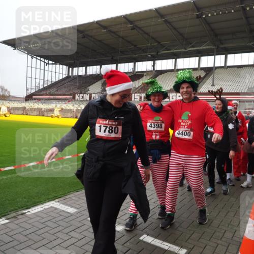 07.12.2025 - St. Pauli X-Mass-Run No. 15 Fabian Wolf http://msf.ph/oto/9425187 07.12.2025 12:12:08 Ziel 1033 meine-sportfotos.de