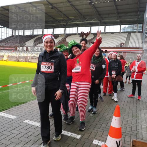 07.12.2025 - St. Pauli X-Mass-Run No. 15 Fabian Wolf http://msf.ph/oto/9425192 07.12.2025 12:12:11 Ziel 1033 meine-sportfotos.de