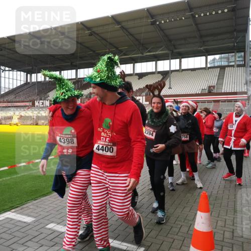 07.12.2025 - St. Pauli X-Mass-Run No. 15 Fabian Wolf http://msf.ph/oto/9425195 07.12.2025 12:12:13 Ziel 1033 meine-sportfotos.de