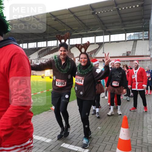 07.12.2025 - St. Pauli X-Mass-Run No. 15 Fabian Wolf http://msf.ph/oto/9425198 07.12.2025 12:12:13 Ziel 1033 meine-sportfotos.de