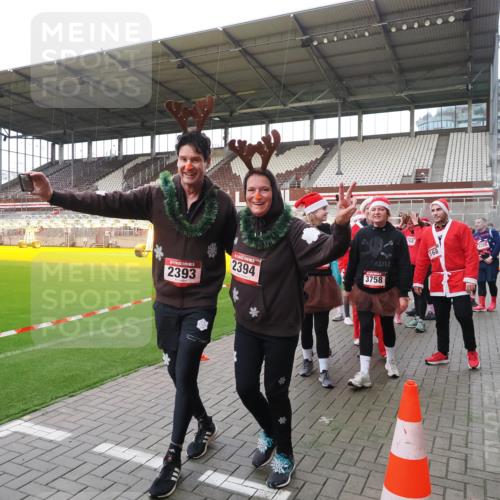 07.12.2025 - St. Pauli X-Mass-Run No. 15 Fabian Wolf http://msf.ph/oto/9425199 07.12.2025 12:12:14 Ziel 1033 meine-sportfotos.de