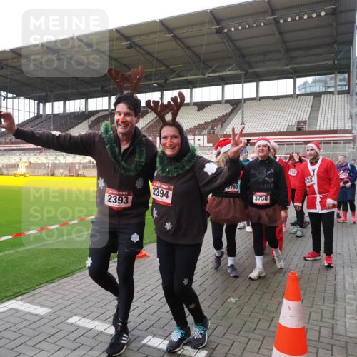 07.12.2025 - St. Pauli X-Mass-Run No. 15 Fabian Wolf http://msf.ph/oto/9425200 07.12.2025 12:12:14 Ziel 1033 meine-sportfotos.de