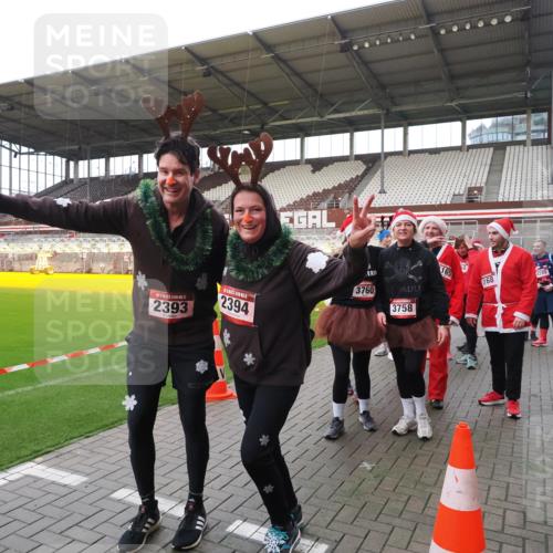 07.12.2025 - St. Pauli X-Mass-Run No. 15 Fabian Wolf http://msf.ph/oto/9425201 07.12.2025 12:12:14 Ziel 1033 meine-sportfotos.de