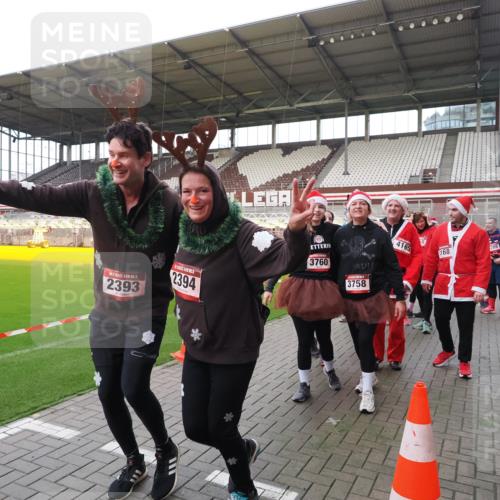 07.12.2025 - St. Pauli X-Mass-Run No. 15 Fabian Wolf http://msf.ph/oto/9425202 07.12.2025 12:12:14 Ziel 1033 meine-sportfotos.de