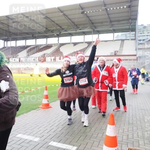 07.12.2025 - St. Pauli X-Mass-Run No. 15 Fabian Wolf http://msf.ph/oto/9425205 07.12.2025 12:12:15 Ziel 1033 meine-sportfotos.de