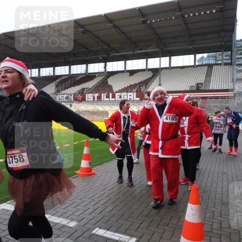 07.12.2025 - St. Pauli X-Mass-Run No. 15 Fabian Wolf http://msf.ph/oto/9425211 07.12.2025 12:12:16 Ziel 1033 meine-sportfotos.de