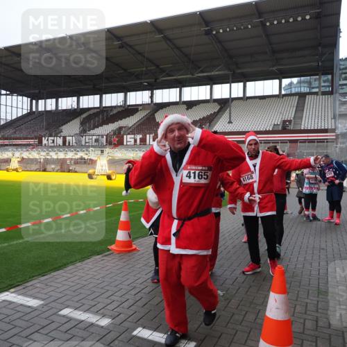 07.12.2025 - St. Pauli X-Mass-Run No. 15 Fabian Wolf http://msf.ph/oto/9425215 07.12.2025 12:12:17 Ziel 1033, 3978 meine-sportfotos.de