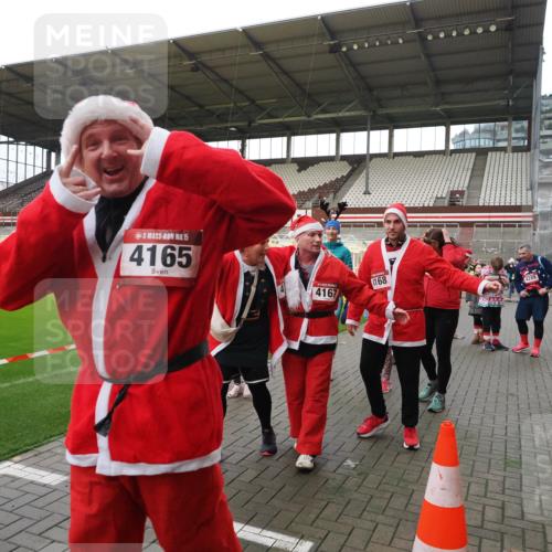 07.12.2025 - St. Pauli X-Mass-Run No. 15 Fabian Wolf http://msf.ph/oto/9425217 07.12.2025 12:12:17 Ziel 1033, 3978 meine-sportfotos.de