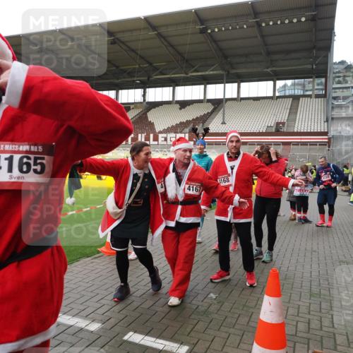 07.12.2025 - St. Pauli X-Mass-Run No. 15 Fabian Wolf http://msf.ph/oto/9425218 07.12.2025 12:12:18 Ziel 1033, 3977, 3978 meine-sportfotos.de