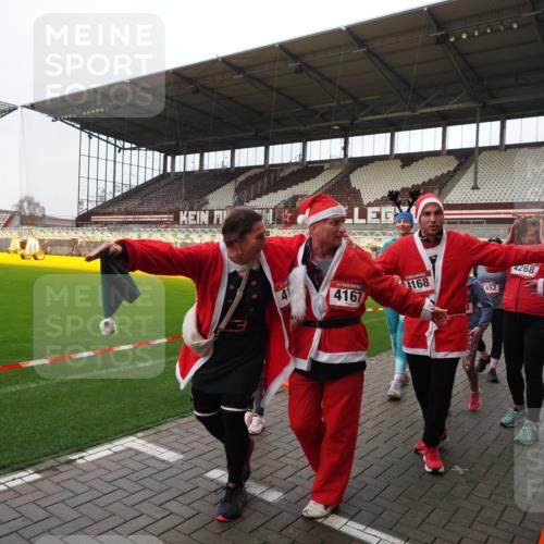 07.12.2025 - St. Pauli X-Mass-Run No. 15 Fabian Wolf http://msf.ph/oto/9425222 07.12.2025 12:12:19 Ziel 1033, 3977, 3978 meine-sportfotos.de