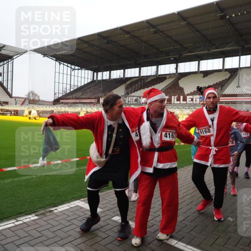 07.12.2025 - St. Pauli X-Mass-Run No. 15 Fabian Wolf http://msf.ph/oto/9425223 07.12.2025 12:12:19 Ziel 1033, 3977, 3978 meine-sportfotos.de