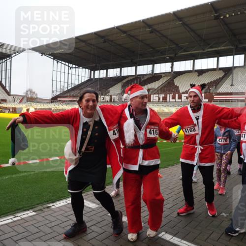 07.12.2025 - St. Pauli X-Mass-Run No. 15 Fabian Wolf http://msf.ph/oto/9425224 07.12.2025 12:12:19 Ziel 1033, 3977, 3978 meine-sportfotos.de