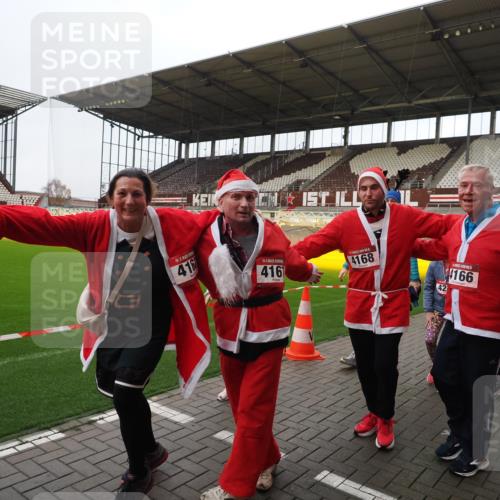 07.12.2025 - St. Pauli X-Mass-Run No. 15 Fabian Wolf http://msf.ph/oto/9425225 07.12.2025 12:12:19 Ziel 1033, 3977, 3978 meine-sportfotos.de