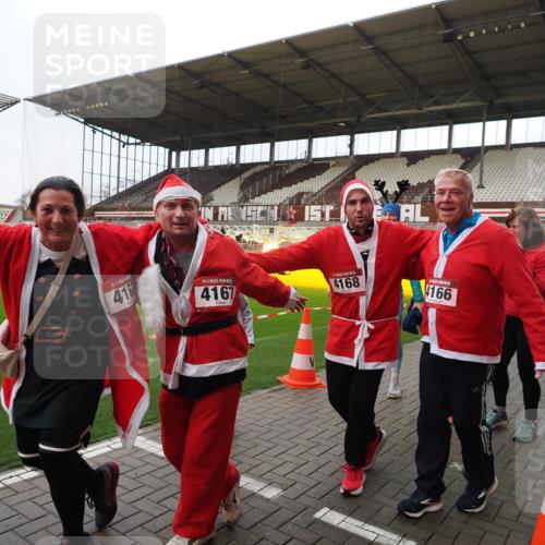07.12.2025 - St. Pauli X-Mass-Run No. 15 Fabian Wolf http://msf.ph/oto/9425226 07.12.2025 12:12:20 Ziel 1033, 3977, 3978 meine-sportfotos.de