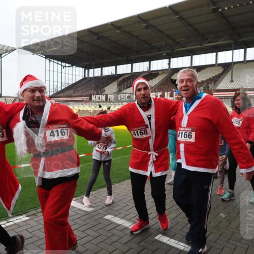 07.12.2025 - St. Pauli X-Mass-Run No. 15 Fabian Wolf http://msf.ph/oto/9425228 07.12.2025 12:12:20 Ziel 1033, 3977, 3978 meine-sportfotos.de