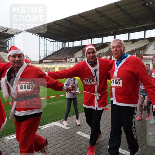 07.12.2025 - St. Pauli X-Mass-Run No. 15 Fabian Wolf http://msf.ph/oto/9425229 07.12.2025 12:12:20 Ziel 1033, 3977, 3978 meine-sportfotos.de