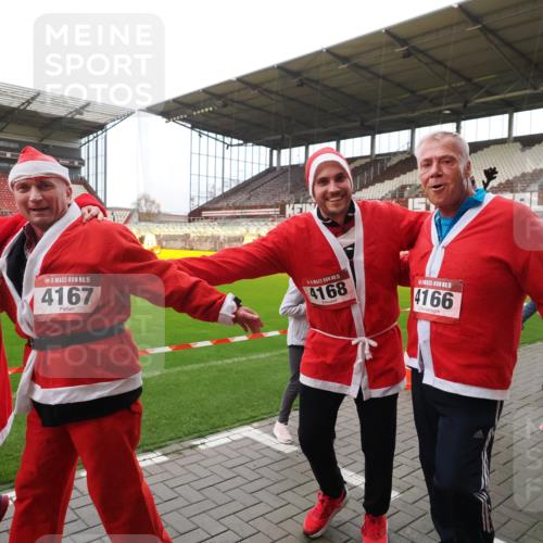 07.12.2025 - St. Pauli X-Mass-Run No. 15 Fabian Wolf http://msf.ph/oto/9425230 07.12.2025 12:12:20 Ziel 1033, 3977, 3978 meine-sportfotos.de