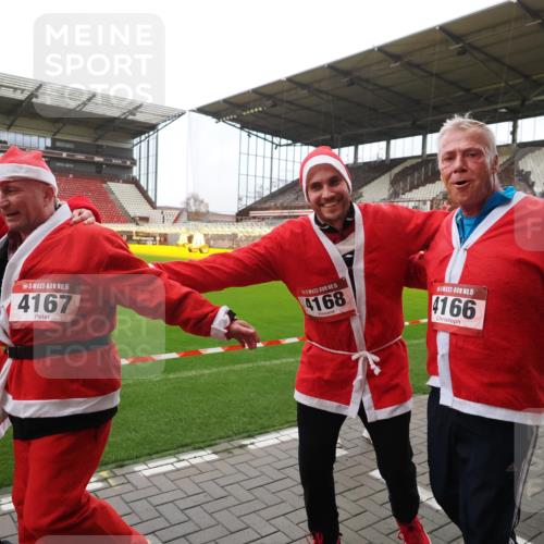 07.12.2025 - St. Pauli X-Mass-Run No. 15 Fabian Wolf http://msf.ph/oto/9425231 07.12.2025 12:12:21 Ziel 1033, 3972, 3977, 3978 meine-sportfotos.de