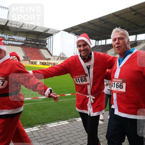 07.12.2025 - St. Pauli X-Mass-Run No. 15 Fabian Wolf http://msf.ph/oto/9425232 07.12.2025 12:12:21 Ziel 1033, 3972, 3977, 3978 meine-sportfotos.de