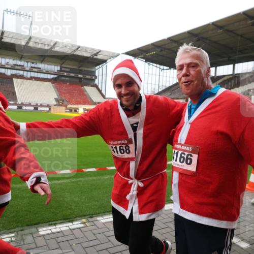07.12.2025 - St. Pauli X-Mass-Run No. 15 Fabian Wolf http://msf.ph/oto/9425233 07.12.2025 12:12:21 Ziel 1033, 3972, 3977, 3978 meine-sportfotos.de