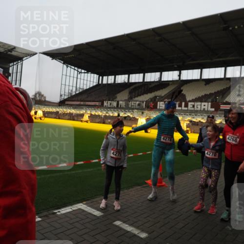 07.12.2025 - St. Pauli X-Mass-Run No. 15 Fabian Wolf http://msf.ph/oto/9425234 07.12.2025 12:12:21 Ziel 1033, 3972, 3977, 3978 meine-sportfotos.de