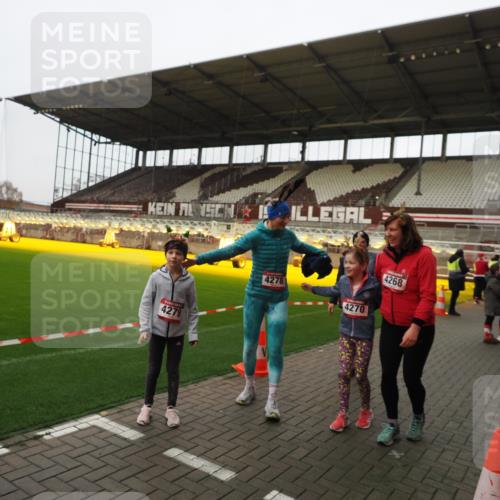 07.12.2025 - St. Pauli X-Mass-Run No. 15 Fabian Wolf http://msf.ph/oto/9425235 07.12.2025 12:12:22 Ziel 1033, 3972, 3977, 3978 meine-sportfotos.de