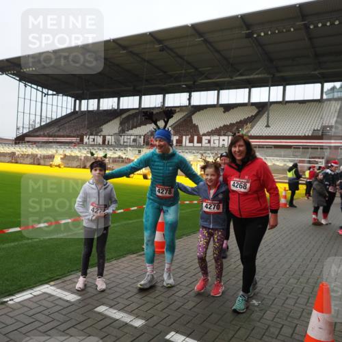 07.12.2025 - St. Pauli X-Mass-Run No. 15 Fabian Wolf http://msf.ph/oto/9425237 07.12.2025 12:12:22 Ziel 1033, 3972, 3977, 3978 meine-sportfotos.de
