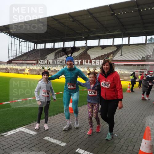 07.12.2025 - St. Pauli X-Mass-Run No. 15 Fabian Wolf http://msf.ph/oto/9425238 07.12.2025 12:12:23 Ziel 1033, 3972, 3977, 3978 meine-sportfotos.de