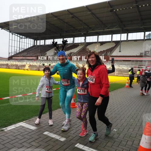 07.12.2025 - St. Pauli X-Mass-Run No. 15 Fabian Wolf http://msf.ph/oto/9425239 07.12.2025 12:12:23 Ziel 1033, 3972, 3977, 3978 meine-sportfotos.de