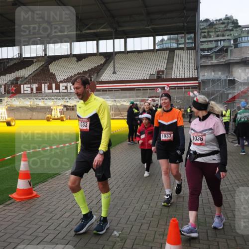 07.12.2025 - St. Pauli X-Mass-Run No. 15 Fabian Wolf http://msf.ph/oto/9425277 07.12.2025 12:12:55 Ziel 1500, 1503 meine-sportfotos.de