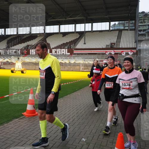 07.12.2025 - St. Pauli X-Mass-Run No. 15 Fabian Wolf http://msf.ph/oto/9425279 07.12.2025 12:12:55 Ziel 1500, 1503 meine-sportfotos.de