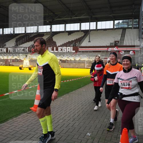 07.12.2025 - St. Pauli X-Mass-Run No. 15 Fabian Wolf http://msf.ph/oto/9425280 07.12.2025 12:12:55 Ziel 1500, 1503 meine-sportfotos.de