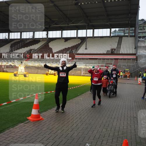 07.12.2025 - St. Pauli X-Mass-Run No. 15 Fabian Wolf http://msf.ph/oto/9425282 07.12.2025 12:13:01 Ziel 1500, 1503 meine-sportfotos.de